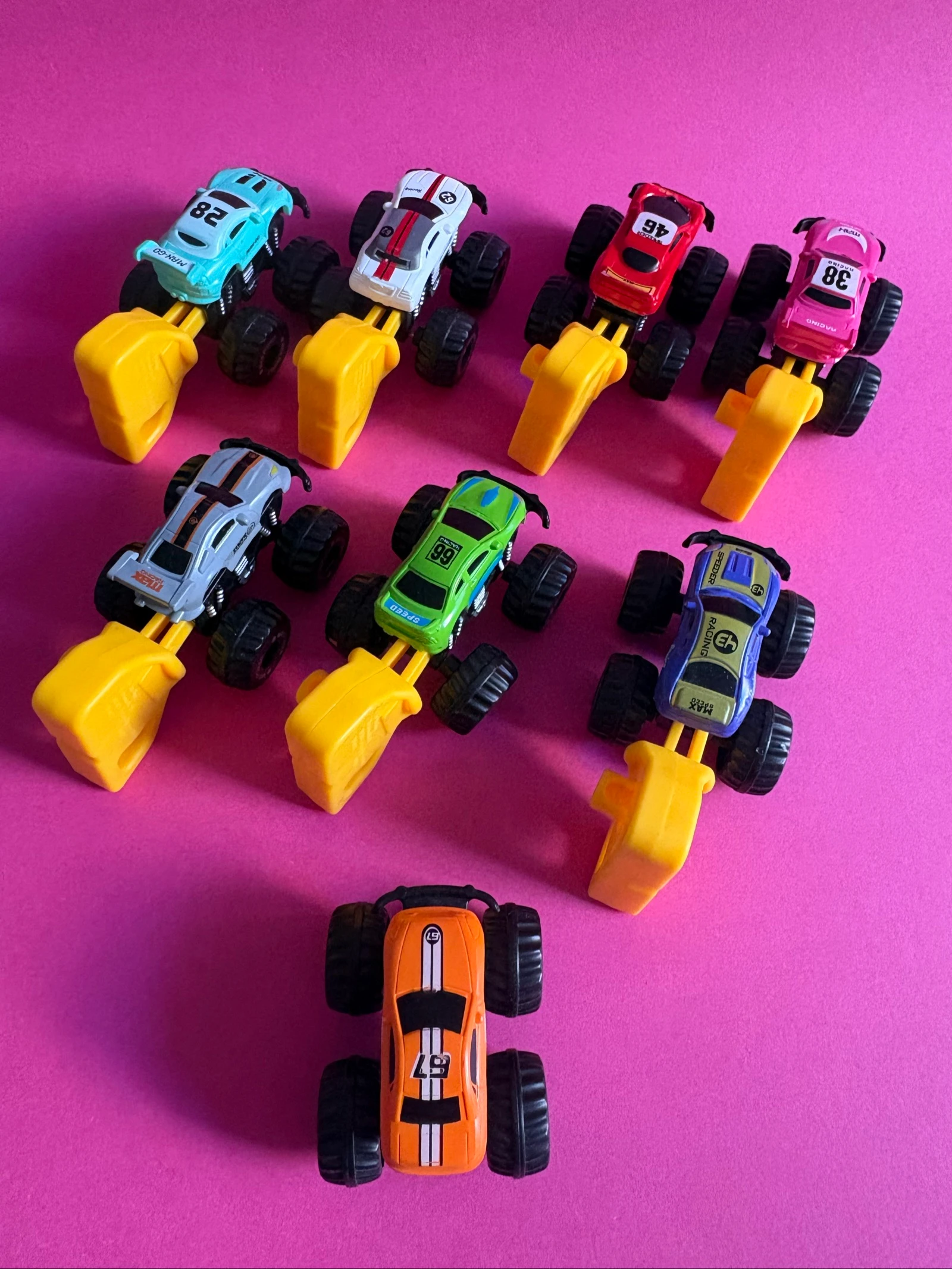 Lote de 8 mini monster trucks de fricção retró / lançadores - Brinquedos para crianças – photo 5